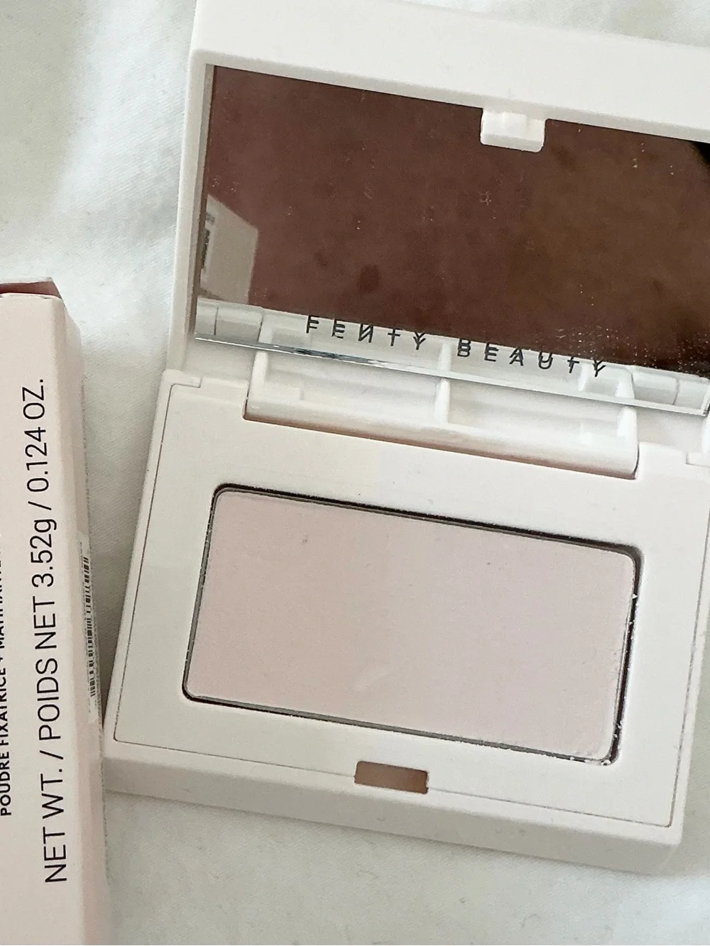 Fenty Beauty Invisimatte Blotting Powder - Pale Pink Compact